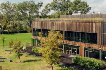 Akademeia High Shool Луксозни новини