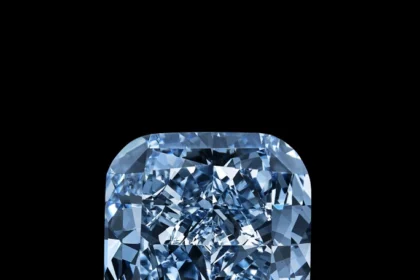 Син диамант на търг в Женева4