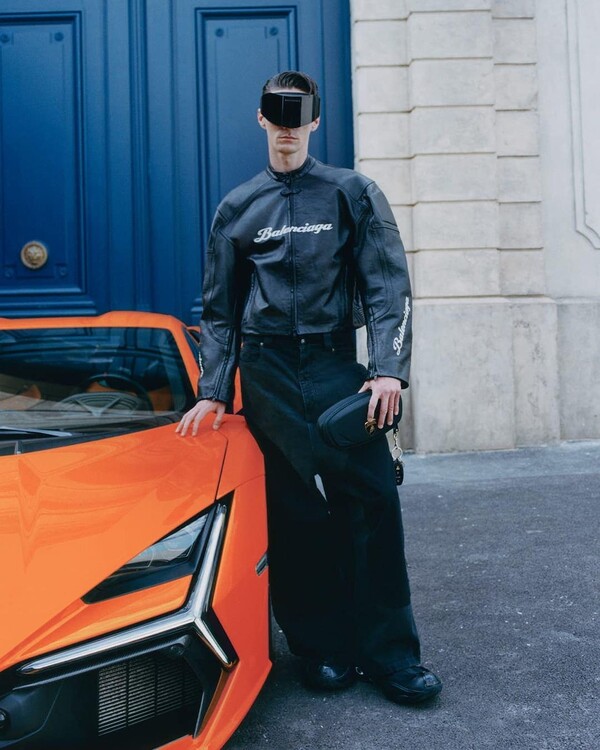 Кампания на Balenciaga Lamborghini1