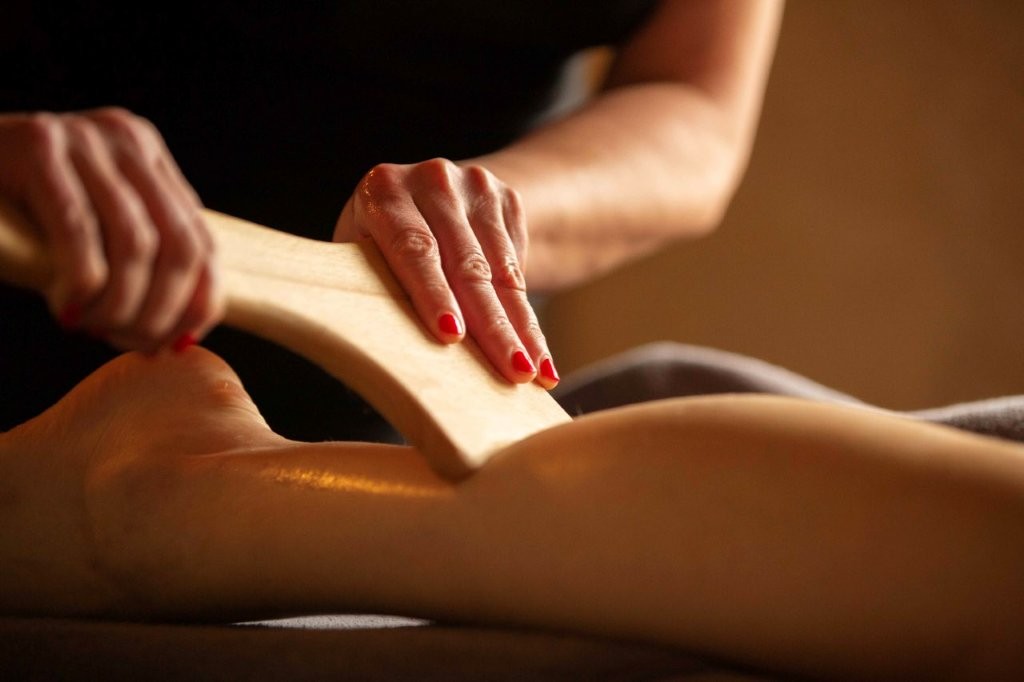 Сеанс по мадеротерапия в холистичния спа център на хотел Manor House