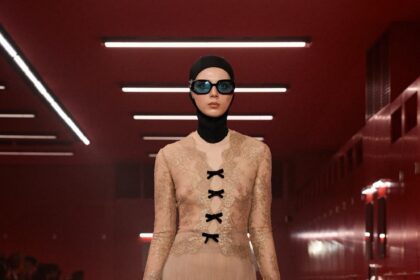 Най-новото шоу на Valentino играе с интимността