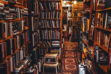 Saint Laurent Babylone - най-стилната книжарница