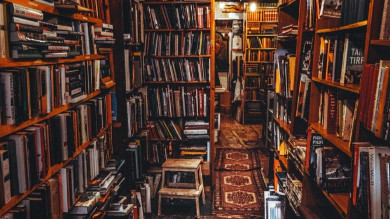 Saint Laurent Babylone - най-стилната книжарница