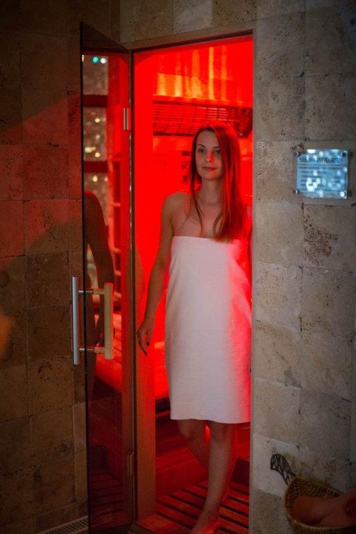 Саунацията укрепва имунитета, подобрява кръвообращението, облекчава мускулното напрежение, намалява стреса, подобрява настроението и състоянието на кожата.