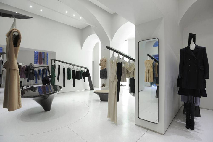 Седалище на Alberto Ferretti1