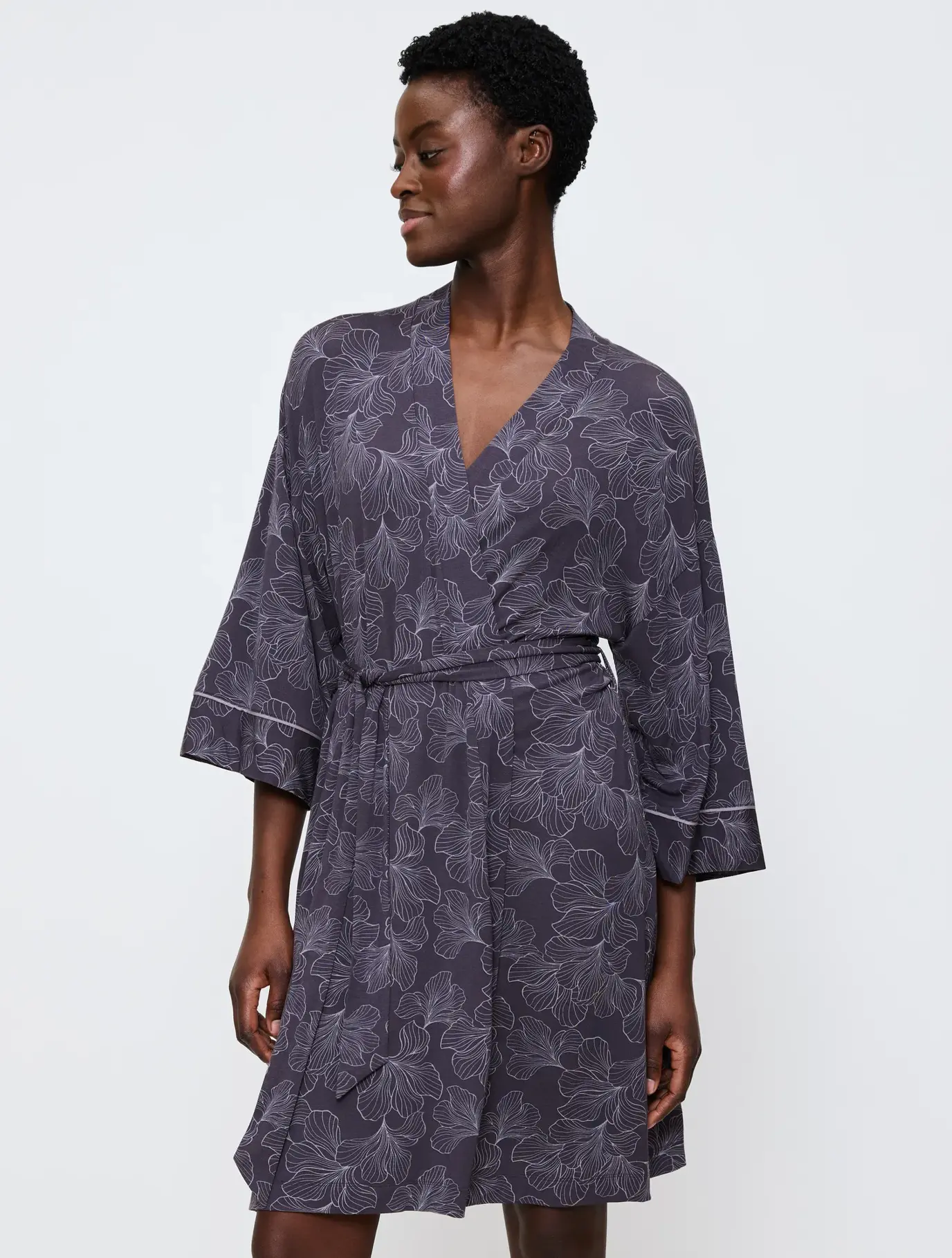 Луксозен дамски халат1