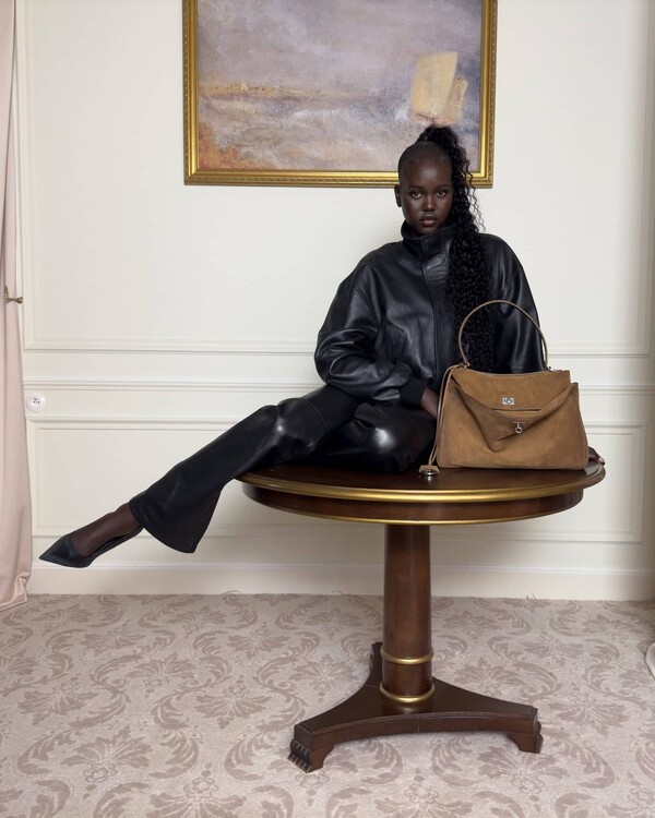 Кампанията на Balenciaga с Клаудия Шифър5