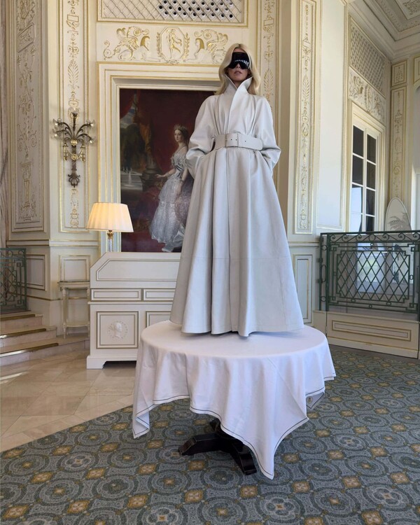 Кампанията на Balenciaga с Клаудия Шифър9