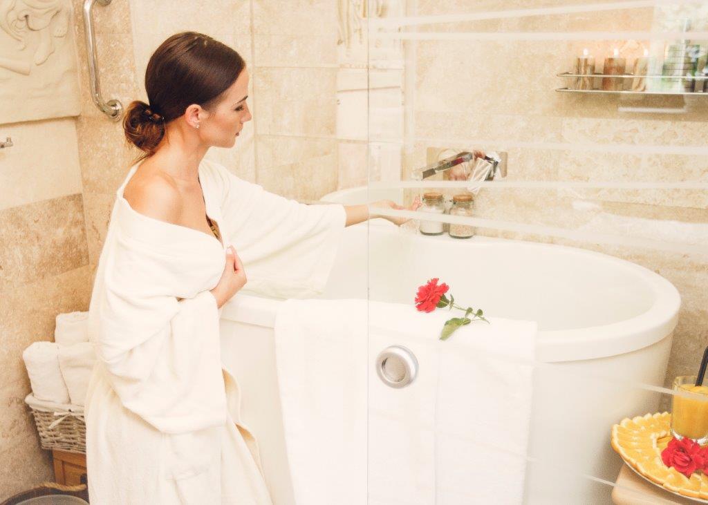 Вана Ofuro в Manor House Spa