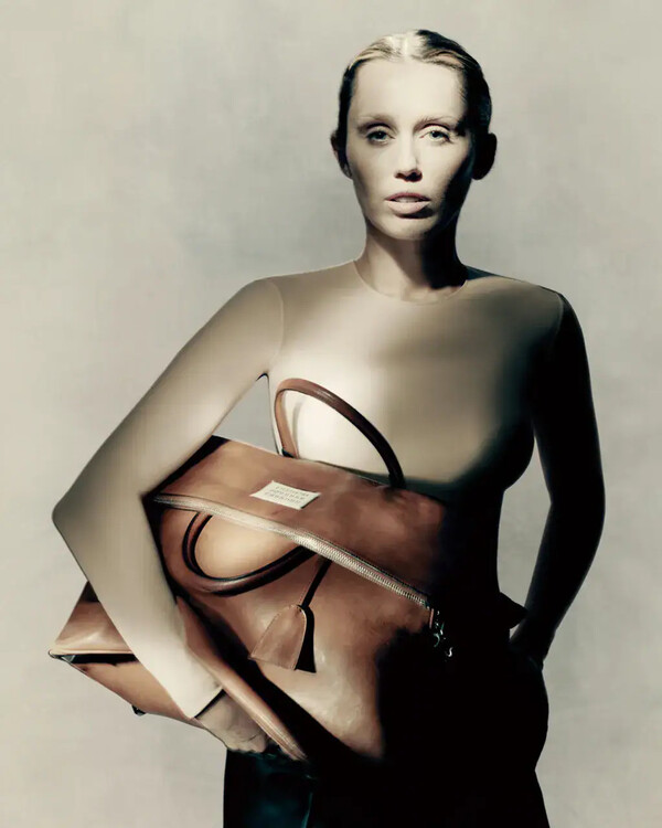 Maison Margiela и Майли Сайръс2