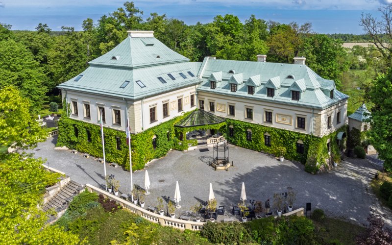 Дворец Manorhouse