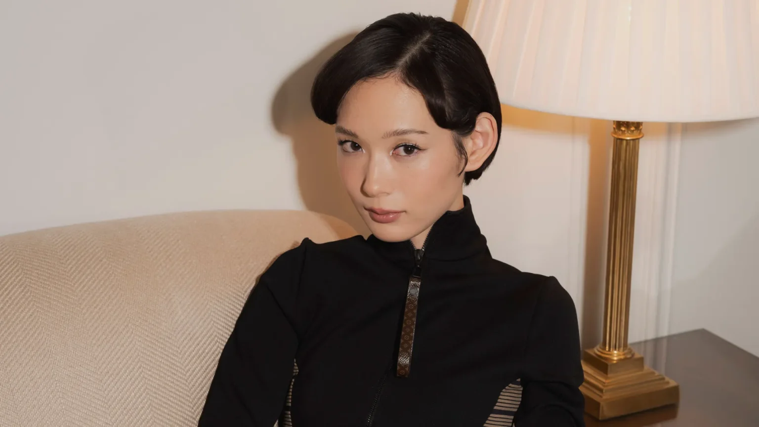 Моека Хоши и липсващата снимка: носила ли е някога Louis Vuitton