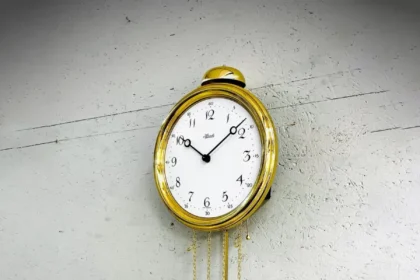 Nai Dobrite Marki Na Stenni Chasovnitsi12