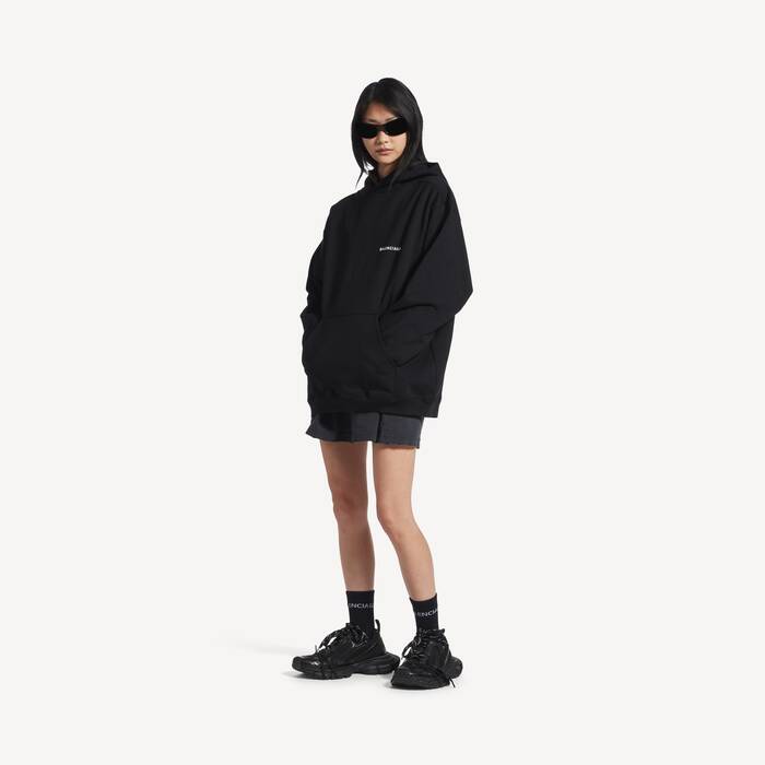 Колко струват обувките Balenciaga