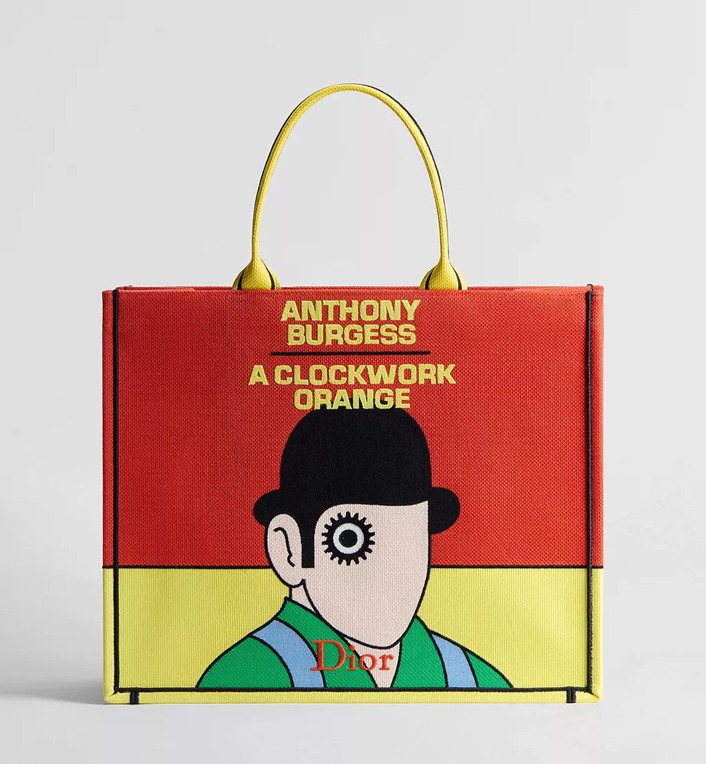 Dior Book Tote Когато книгата се превръща в мода113