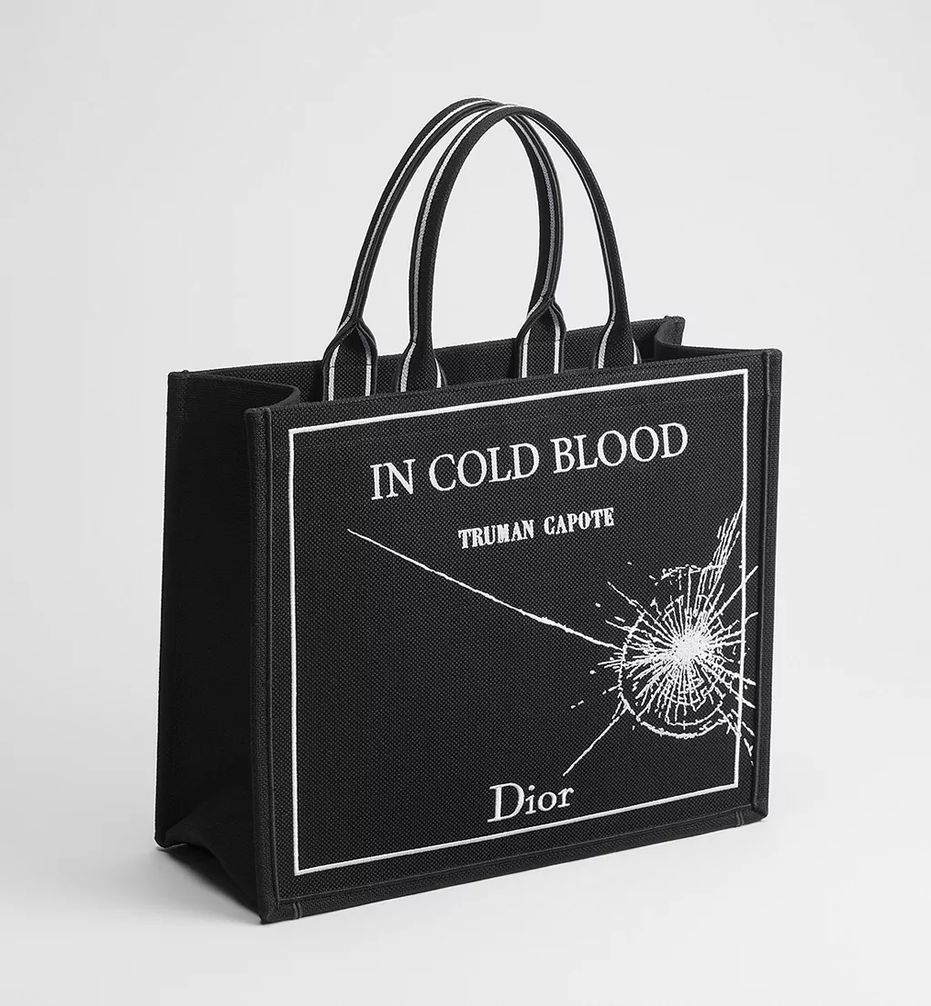 Dior Book Tote Когато книгата се превръща в мода64