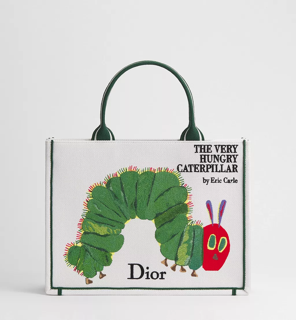 Dior Book Tote Когато книгата се превръща в мода