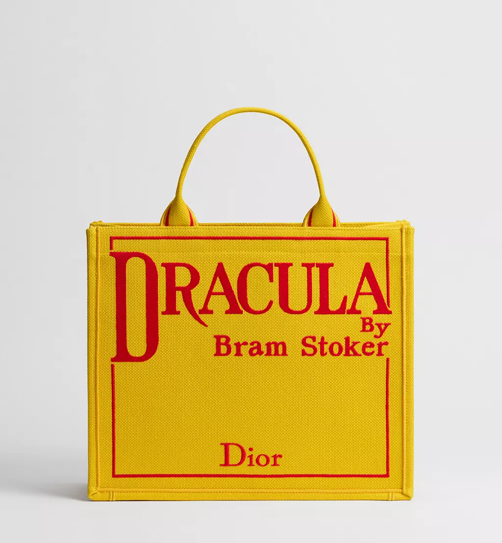 Dior Book Tote Когато книгата се превръща в мода653