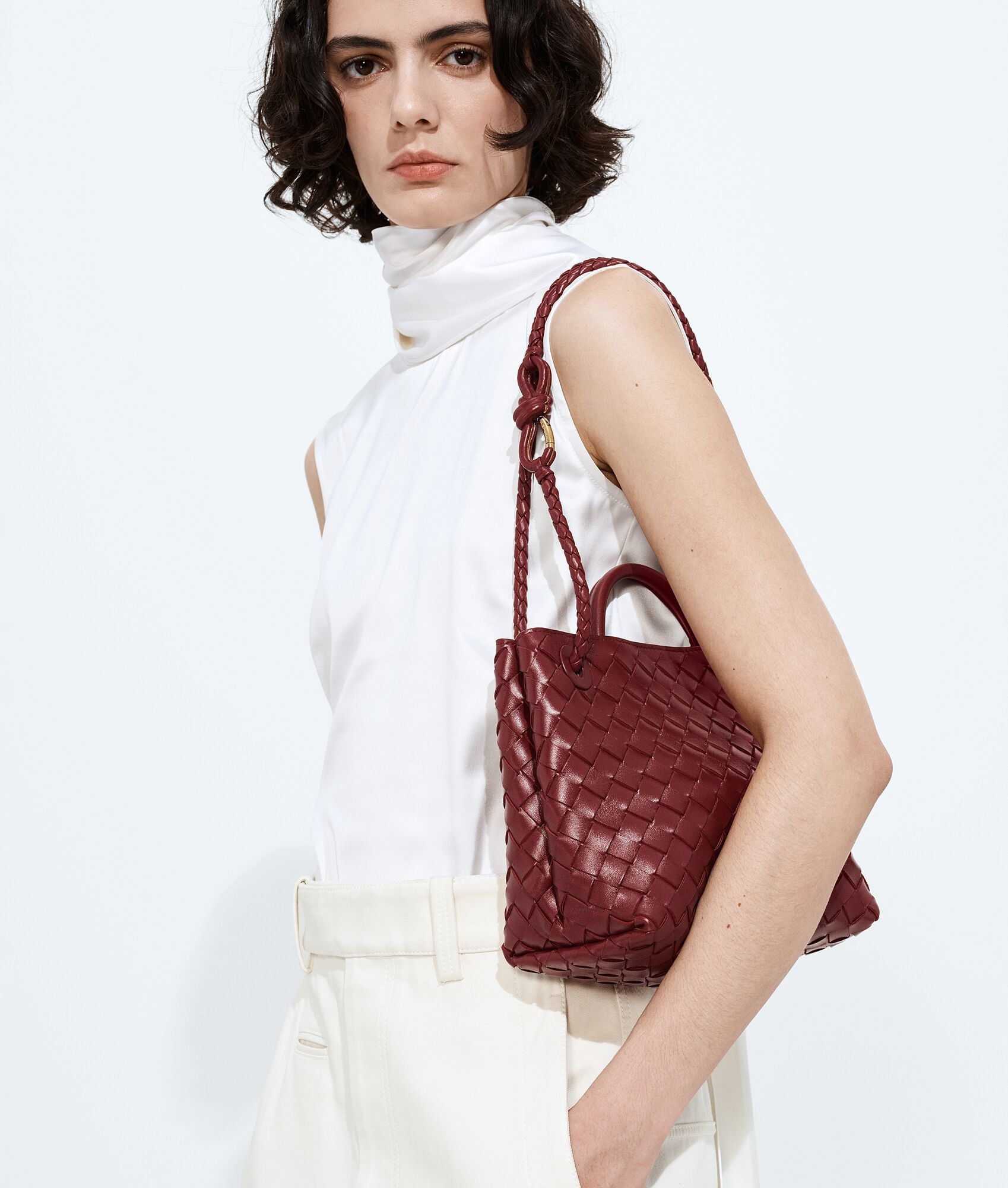 Бордо чанта Bottega Venetta1